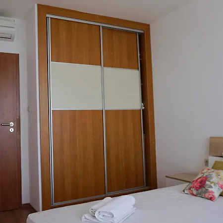 Sirena First Line - сирена на първа линия アパート