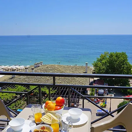 Апартаменты Sirena First Line - сирена на първа линия